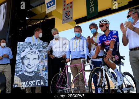 Hommage à Raymond Poulidor et à son Petit fils Mathieu Van der Poel avant le départ de la 9ème étape du Tour de France le 9 juillet 2023 à Saint-Léona Stockfoto