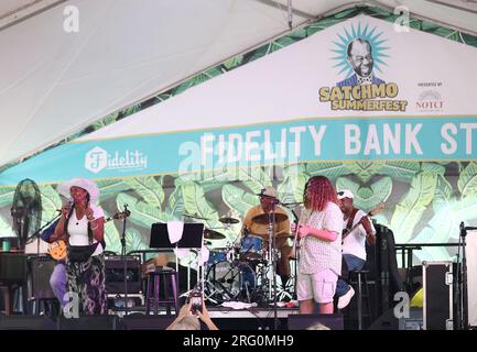 New Orleans, USA. 06. Aug. 2023. Charmaine Neville tritt am Sonntag, den 6. August 2023 auf der Fidelity Bank Stage während des Satchmo Summerfests in der Old U.S. Mint in New Orleans, Louisiana, auf. (Foto: Peter G. Forest/Sipa USA) Kredit: SIPA USA/Alamy Live News Stockfoto