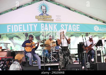 New Orleans, USA. 06. Aug. 2023. Charmaine Neville tritt am Sonntag, den 6. August 2023 auf der Fidelity Bank Stage während des Satchmo Summerfests in der Old U.S. Mint in New Orleans, Louisiana, auf. (Foto: Peter G. Forest/Sipa USA) Kredit: SIPA USA/Alamy Live News Stockfoto