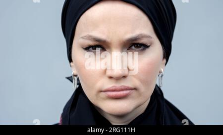 Porträt einer Frau mit orientalischem Aussehen. Stockfoto