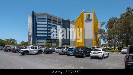 Der Gold Coast Campus der Southern Cross University befindet sich in Coolangatta, nur 400 Meter vom North Kirra Beach entfernt und neben dem Gold Coast Airport Stockfoto