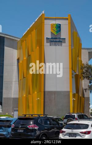 Der Gold Coast Campus der Southern Cross University befindet sich in Coolangatta, nur 400 Meter vom North Kirra Beach entfernt und neben dem Gold Coast Airport Stockfoto