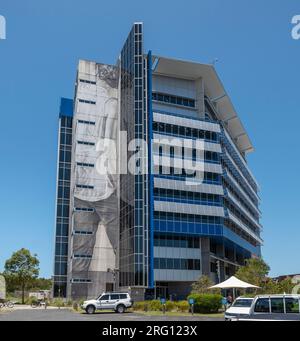 Der Gold Coast Campus der Southern Cross University befindet sich in Coolangatta, nur 400 Meter vom North Kirra Beach entfernt und neben dem Gold Coast Airport Stockfoto