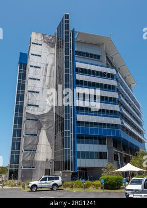 Der Gold Coast Campus der Southern Cross University befindet sich in Coolangatta, nur 400 Meter vom North Kirra Beach entfernt und neben dem Gold Coast Airport Stockfoto