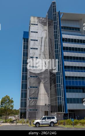 Der Gold Coast Campus der Southern Cross University befindet sich in Coolangatta, nur 400 Meter vom North Kirra Beach entfernt und neben dem Gold Coast Airport Stockfoto