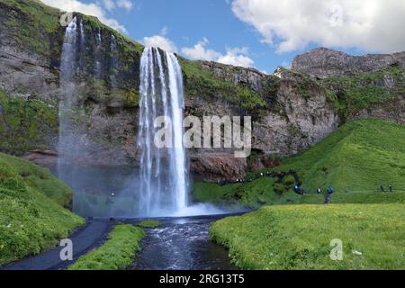 Seljalandsfoss-Wasserfall in der Gemeinde Rangárþing eystra auf der Ringstraße zwischen Hvolsvöllur und Skógar Stockfoto