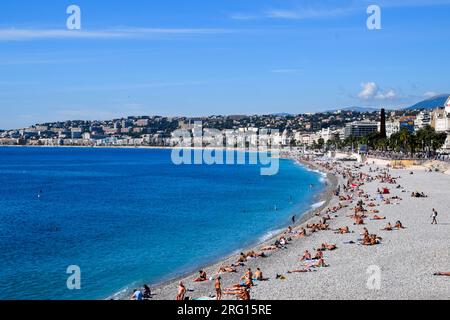 Nizza, Frankreich. 6 Uhr Oktober 2019. Belebte Strände neben der Promenade des Anglais in Nizza. Quelle: Vuk Valcic/Alamy Stockfoto