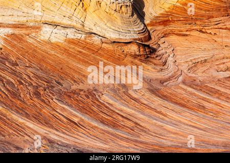 Raue Oberfläche in brauner Farbe mit Rissen und trockener, ungleichmäßiger Textur paria Canyon in den USA Stockfoto