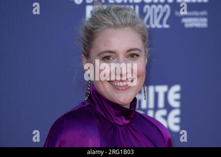 Paris, Frankreich. 07. Aug. 2023. Dateifoto - Greta Gerwig nimmt am 06. Oktober 2022 am White Noise Premiere im Rahmen des BFI London Film Festival 66. in Paris, Frankreich Teil. - Der Barbie-Film hat nur 17 Tage nach seiner Veröffentlichung die Milliardenmarke erreicht. Das bedeutet, dass Greta Gerwig die erste Frau ist, die als Alleindirektorin den Meilenstein erreicht hat. Foto: Aurore Marechal/ABACAPRESS.COM Kredit: Abaca Press/Alamy Live News Stockfoto