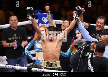 Dallas, Usa. 05. Aug. 2023. DALLAS, TEXAS - AUGUST 5: Alan Sanchez wird am 5. August 2023 im American Airlines Center in Dallas, Texas, zum Gewinner seines Kampfes gegen Angel Beltran Villa erklärt. (Foto: Alejandro Salazar/PxImages/Sipa USA) Guthaben: SIPA USA/Alamy Live News Stockfoto