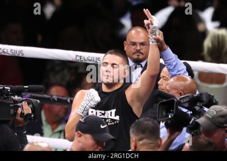 Dallas, Usa. 05. Aug. 2023. DALLAS, TEXAS - 5. AUGUST: Feiert seinen Sieg über Jeremy Stephens am 5. August 2023 im American Airlines Center in Dallas, Texas. (Foto: Alejandro Salazar/PxImages/Sipa USA) Guthaben: SIPA USA/Alamy Live News Stockfoto