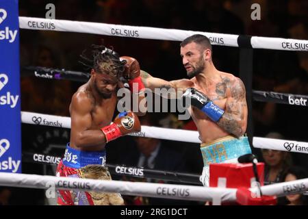 Dallas, Usa. 05. Aug. 2023. DALLAS, TEXAS - 5. AUGUST: (L-R) Ashton Sylve und William Silva kämpfen am 5. August 2023 im American Airlines Center in Dallas, Texas, in der 8-runden Lightweight-Runde im Spiel Paul gegen Diaz. (Foto: Alejandro Salazar/PxImages/Sipa USA) Guthaben: SIPA USA/Alamy Live News Stockfoto