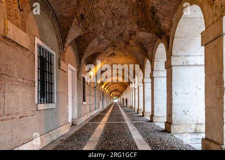 Arkade im Königspalast von Aranjuez in Madrid Stockfoto