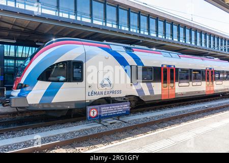 Léman Express am Bahnsteig, Genfer Bahnhof, (Gare de Genève}, Place de Cornavin, Genf Kanton Genf, Schweiz Stockfoto