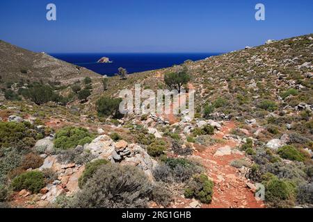 Fußweg vom Mikro Horio zu Lethra Strand, Tilos, Dodecanese Inseln, südliche Ägäis, Griechenland. Stockfoto