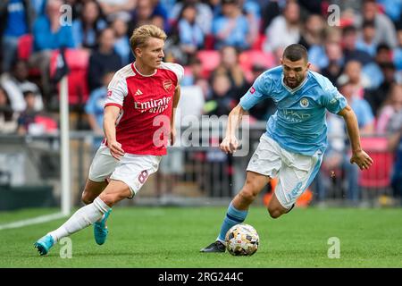 London, England 20230806. Martin Oedegaard von Arsenal und Mateo Kovacic von Manchester City während des Community Shield Fußballspiels zwischen Manchester City und Arsenal im Wembley Stadium. Foto: Beate Oma Dahle/NTB Stockfoto