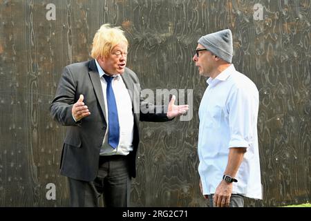 Edinburgh, Schottland, Großbritannien. 7. Aug 2023. Edinburgh Fringe: DOM das Stück. Politische Komödie und Pantomime mit Boris Johnson und Dominic Cummings, gespielt von Tim Hudson und Chris Porter. Kredit: Craig Brown/Alamy Live News Stockfoto