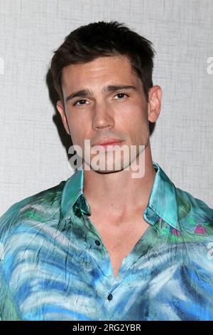 LOS ANGELES - 6. AUGUST: Tanner Novlan im Bold and the Beautiful Fan Luncheon im Burbank Marriott am 6. August 2023 in Burbank, Kalifornien Stockfoto