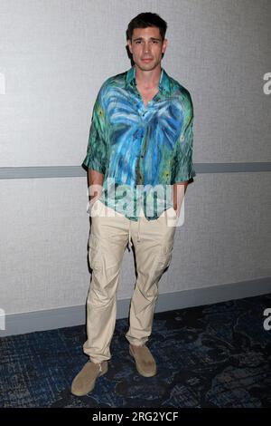 LOS ANGELES - 6. AUGUST: Tanner Novlan im Bold and the Beautiful Fan Luncheon im Burbank Marriott am 6. August 2023 in Burbank, Kalifornien Stockfoto