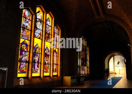 Blick aus dem Inneren der Nationalbasilika des Heiligen Herzens in Koekelberg Stockfoto