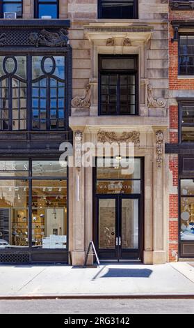 Historischer Bezirk der Ladies' Mile: Holtz Building, 7 E 20. St., ist ein Loft-Gebäude im Neorenaissance-Stil, bekannt für seine kunstvoll verzierten Kastenfenster im zweiten Stock. Stockfoto