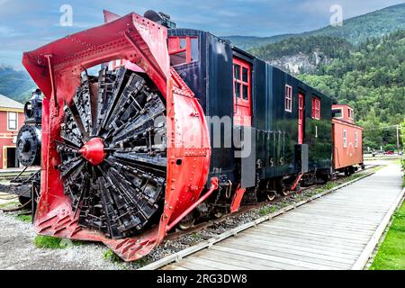 Cooke Rotary Schneepflug Nr. 1 wurde 1899 für die WP & YR Railroad mit 10-Fuß-Drehscheibe gebaut. Schneeverwehungen, die Bahngleise bis zu 10 Fuß blockieren. Stockfoto