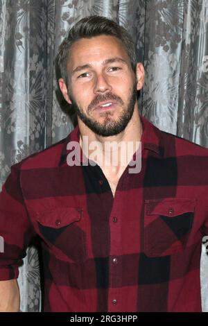 Burbank, USA. 05. Aug. 2023. LOS ANGELES - AUG 6: Scott Clifton beim Bold and the Beautiful Fan Luncheon im Burbank Marriott am 6. August 2023 in Burbank, CA (Foto von Katrina Jordan/Sipa USA) Guthaben: SIPA USA/Alamy Live News Stockfoto