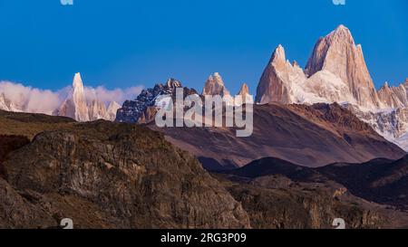 Spektakuläres Panorama rund um den Fitz Roy und den Cerro Torre - Steinschrei - in den südlichen Anden, El Chalten, Argentinien, Patagonien, Südamerika Stockfoto