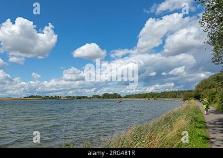 Wolken, Boot, Küste, Schlei bei Maasholm, Schleswig-Holstein, Deutschland Stockfoto