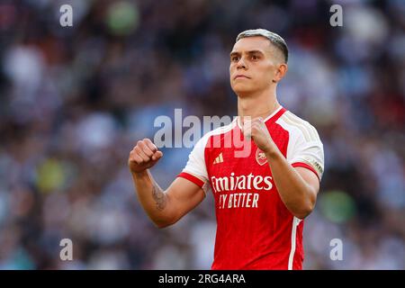 LONDON, Vereinigtes Königreich – 6. August 2023: Leandro Trossard von Arsenal feiert nach seinem Elfmeterschießen während der FA Community Shield-Wette Stockfoto