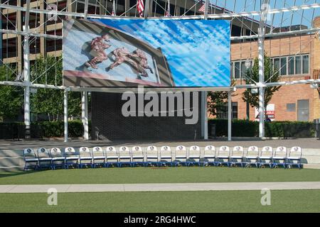 Canton, Ohio, USA. 4. Aug. 2023. Blick auf den Centennial Plaza vor der Hall of Fame, wo Sie Fotos machen können. (Kreditbild: © Debby Wong/ZUMA Press Wire) NUR REDAKTIONELLE VERWENDUNG! Nicht für den kommerziellen GEBRAUCH! Stockfoto