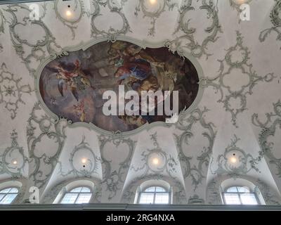 Die Peterskirche in Salzburg in Österreich. Kunstvolle Decke der St. Peters Abteikirche. Stockfoto