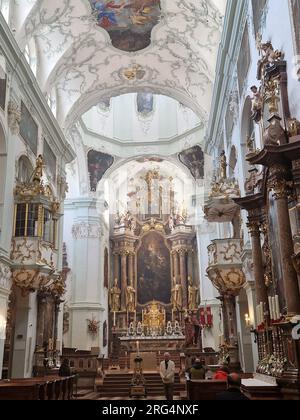 Die Peterskirche in Salzburg in Österreich. Schiff der St.. Peters Abteikirche. Schiff der St.. Peters Abteikirche. Salzburg, Österreich. Stockfoto