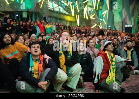 Melbourne, Australien, 7. August 2023. Ein Fan reagiert auf die Australier, die bei einer Übertragung der FIFA Womens World Cup auf dem Federation Square fast ein Tor gegen Dänemark schießen. Kredit: Jay Kogler/Alamy Live News Stockfoto