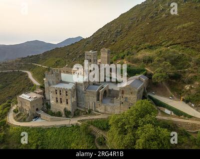 Luftaufnahme des Klosters Sant Pere de Rodes in Cap de Creus (Alt Empordà, Girona, Katalonien, Spanien) ESP: Vista aérea de Sant Pere de Rodes Stockfoto