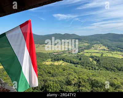 Blick auf die Berge vom Schloss Regec in Ungarn Stockfoto