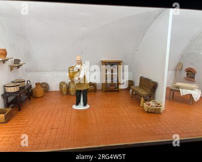 Eine Miniatur des Innenraums im Schloss Regec in Ungarn Stockfoto