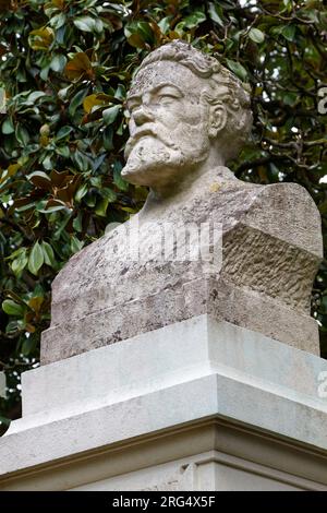 Eine Wiege der Vorstellungskraft - Jules Vernes Büste - Jardin des Plantes - Nantes - Pays de la Loire - Frankreich Stockfoto