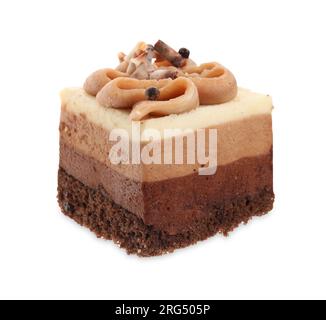 Dreifacher Schokoladen-Mousse-Kuchen, isoliert auf weiß Stockfoto