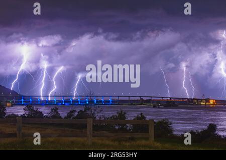 Sturm über der Big Dam Bridge Stockfoto