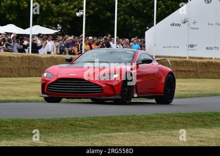 Aston Martin V12 Vantage Roadster, Supercar Run, eine Gelegenheit, die renommiertesten Autos der Welt aus nächster Nähe zu sehen, zu hören und zu erleben, und für ein glückliches Stockfoto