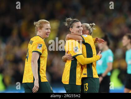 Sydney, Australien. 7. Aug. 2023. Die Spieler Australiens feiern den Sieg der Runde des 16-Spiels zwischen Australien und Dänemark bei der FIFA Women's World Cup 2023 in Sydney, Australien, am 7. August 2023. Kredit: Qin Lang/Xinhua/Alamy Live News Stockfoto