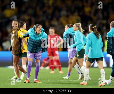 Sydney, Australien. 7. Aug. 2023. Die Spieler Australiens feiern den Sieg der Runde des 16-Spiels zwischen Australien und Dänemark bei der FIFA Women's World Cup 2023 in Sydney, Australien, am 7. August 2023. Kredit: Zhang Chen/Xinhua/Alamy Live News Stockfoto