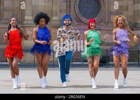 Edinburgh, Schottland. Montag, 7. August , 2023. Havanna Street Party, tritt auf die Straße und wird eine Explosion von Stadttanz mit Festivalmassen am Bristo Square aufführen. Kredit: Brian Anderson/Alamy Live News Stockfoto