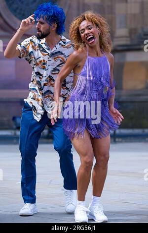 Edinburgh, Schottland. Montag, 7. August , 2023. Havanna Street Party, tritt auf die Straße und wird eine Explosion von Stadttanz mit Festivalmassen am Bristo Square aufführen. Kredit: Brian Anderson/Alamy Live News Stockfoto