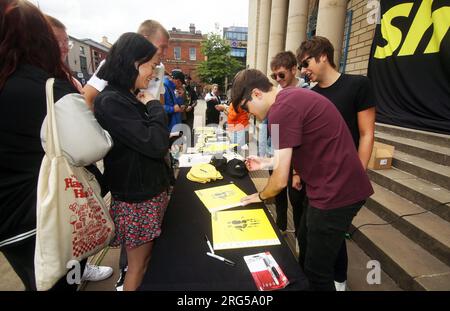 7. August 2023, Sheffield, South Yorkshire, Großbritannien: Die Sherlocks veröffentlichen ihr neues Album „People Like Me & You“ in der Sheffield City Hall, Sheffield, Großbritannien, 7. August 2023. Foto von Glenn Ashley. (Kreditbild: © Glenn Ashley/ZUMA Press Wire) NUR REDAKTIONELLE VERWENDUNG! Nicht für den kommerziellen GEBRAUCH! Stockfoto