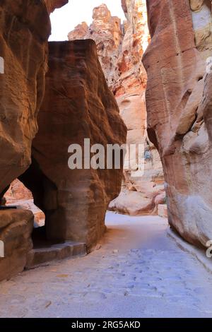 Der Al-Siq, der Haupteingang Canyon nach Petra, Jordanien, Naher Osten Stockfoto