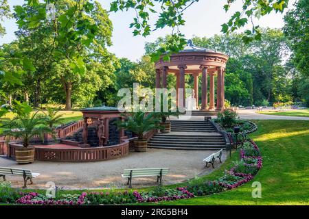 Bad Homburg vor der Höhe: kurpark, Elisabethenbrunnen mit Monopteros in Taunus, Hessen, Deutschland Stockfoto
