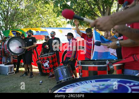 Frisco, Usa. 06. Aug. 2023. 6. August 2023, Frisco, Texas, USA: Die Menschen versammeln sich Stunden vor dem Spiel des Leagues Cup zwischen dem FC Dallas und Inter Miami im Toyota Stadium am Sonntag, den 6. August 2023 in Frisco, Texas, USA (Foto von Javier Vicencio/Eyepix Group). Guthaben: Eyepix Group/Alamy Live News Stockfoto