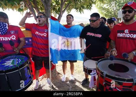 Frisco, Usa. 06. Aug. 2023. 6. August 2023, Frisco, Texas, USA: Die Menschen versammeln sich Stunden vor dem Spiel des Leagues Cup zwischen dem FC Dallas und Inter Miami im Toyota Stadium am Sonntag, den 6. August 2023 in Frisco, Texas, USA (Foto von Javier Vicencio/Eyepix Group). Guthaben: Eyepix Group/Alamy Live News Stockfoto